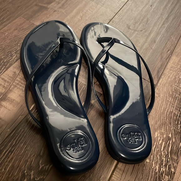 Solei sea flip flops-women’s size 7. NWOT-Navy - Picture 3 of 6